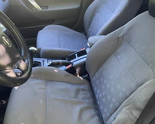 Серый Ниссан Примера, объемом двигателя 1.8 л и пробегом 460 тыс. км за 3600 $, фото 6 на Automoto.ua