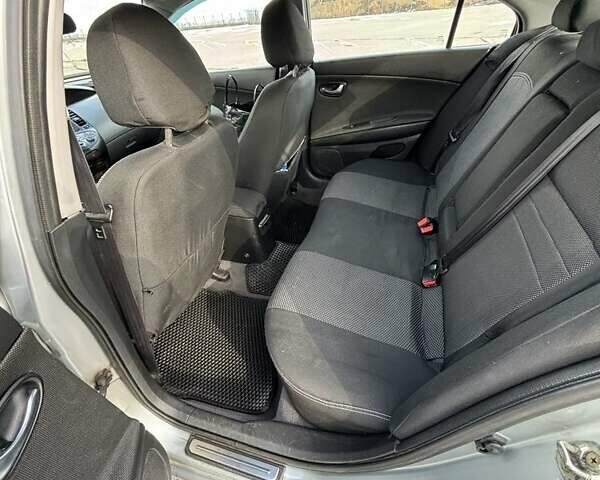 Серый Ниссан Примера, объемом двигателя 2.2 л и пробегом 300 тыс. км за 3000 $, фото 11 на Automoto.ua