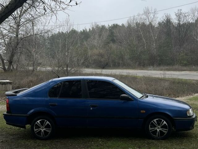 Синий Ниссан Примера, объемом двигателя 2 л и пробегом 355 тыс. км за 1350 $, фото 3 на Automoto.ua