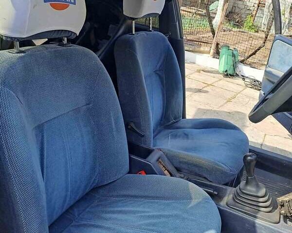 Синій Ніссан Прімера, об'ємом двигуна 1.6 л та пробігом 323 тис. км за 1000 $, фото 4 на Automoto.ua
