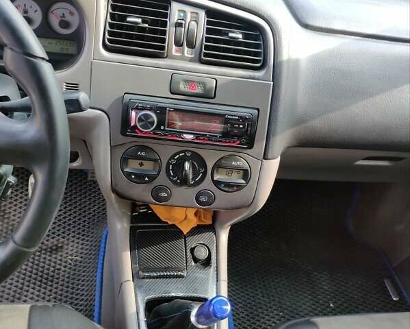 Синий Ниссан Примера, объемом двигателя 1.8 л и пробегом 256 тыс. км за 3750 $, фото 6 на Automoto.ua