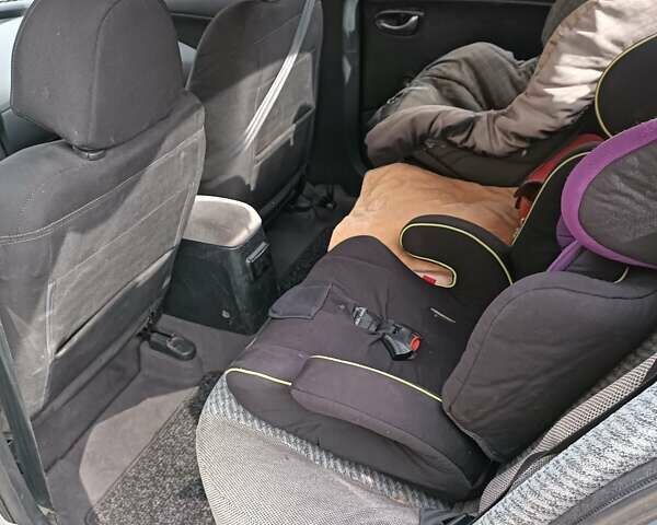 Синий Ниссан Примера, объемом двигателя 1.8 л и пробегом 250 тыс. км за 1799 $, фото 9 на Automoto.ua