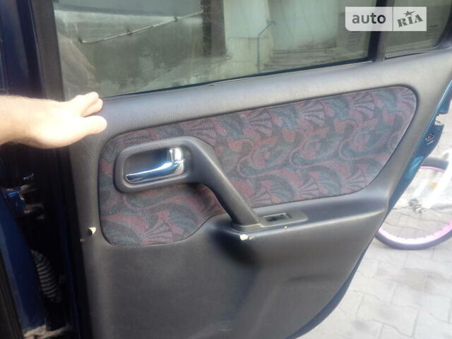 Синий Ниссан Примера, объемом двигателя 2 л и пробегом 477 тыс. км за 2800 $, фото 7 на Automoto.ua