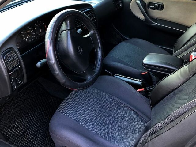 Синий Ниссан Примера, объемом двигателя 1.6 л и пробегом 316 тыс. км за 2000 $, фото 4 на Automoto.ua