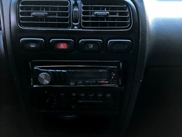 Синий Ниссан Примера, объемом двигателя 1.6 л и пробегом 316 тыс. км за 2000 $, фото 9 на Automoto.ua