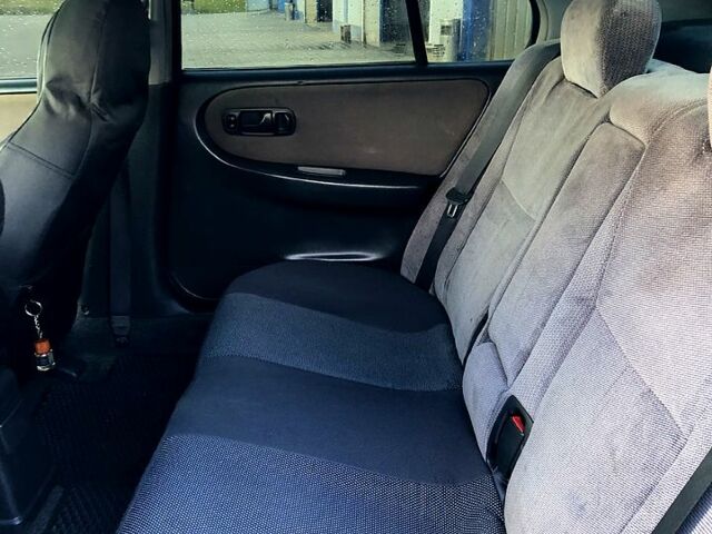 Синий Ниссан Примера, объемом двигателя 1.6 л и пробегом 316 тыс. км за 2000 $, фото 7 на Automoto.ua