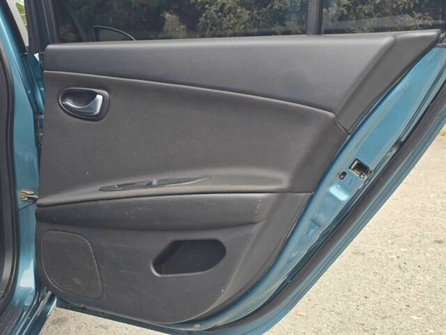 Синий Ниссан Примера, объемом двигателя 1.8 л и пробегом 270 тыс. км за 3999 $, фото 7 на Automoto.ua