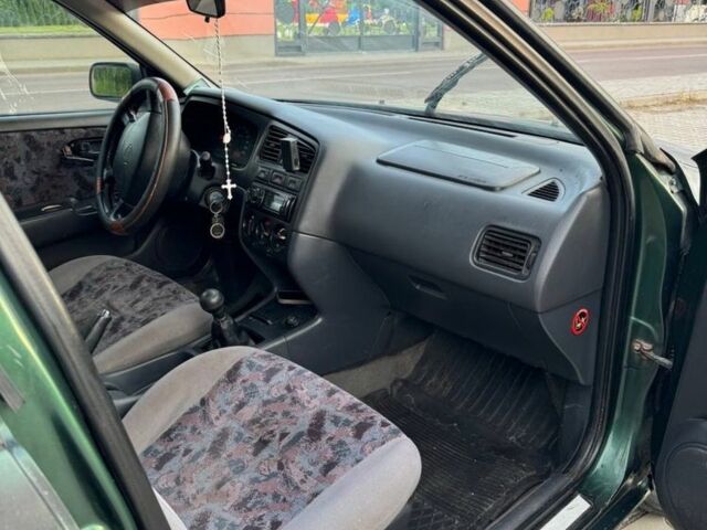 Зеленый Ниссан Примера, объемом двигателя 1.9 л и пробегом 390 тыс. км за 1100 $, фото 5 на Automoto.ua