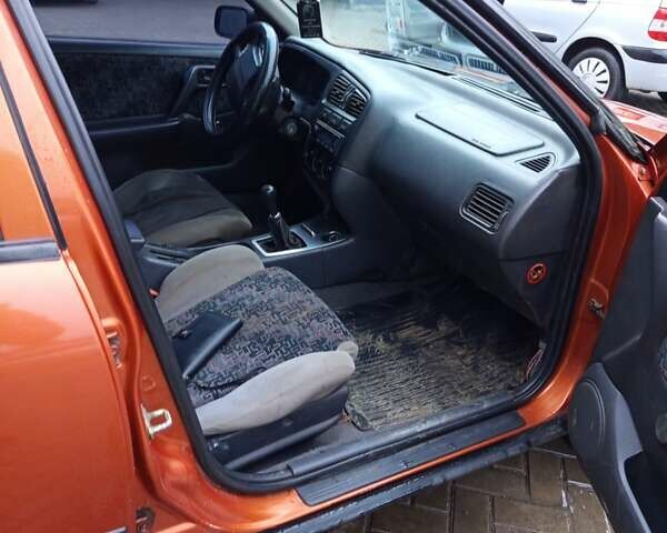 Помаранчевий Ніссан Прімера, об'ємом двигуна 1.6 л та пробігом 293 тис. км за 1800 $, фото 4 на Automoto.ua