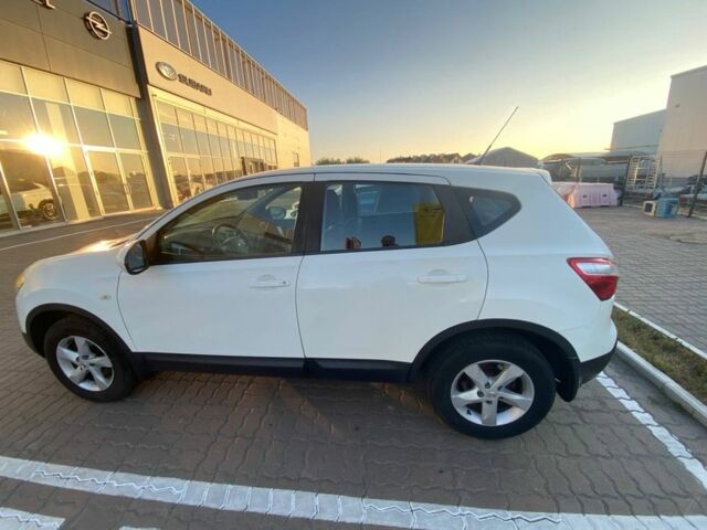 Белый Ниссан Кашкай, объемом двигателя 1.6 л и пробегом 200 тыс. км за 9500 $, фото 7 на Automoto.ua