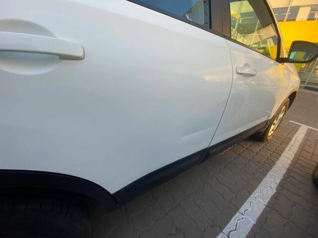 Белый Ниссан Кашкай, объемом двигателя 1.6 л и пробегом 200 тыс. км за 9500 $, фото 6 на Automoto.ua