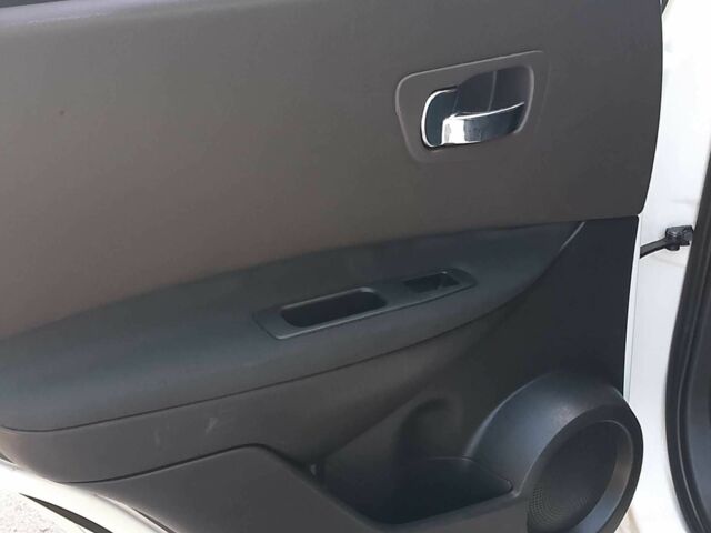 Білий Ніссан Кашкай, об'ємом двигуна 1.6 л та пробігом 187 тис. км за 7350 $, фото 7 на Automoto.ua