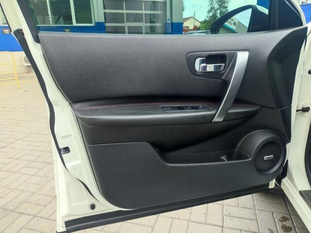 Белый Ниссан Кашкай, объемом двигателя 2 л и пробегом 184 тыс. км за 10490 $, фото 23 на Automoto.ua