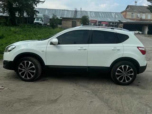 Белый Ниссан Кашкай, объемом двигателя 1.5 л и пробегом 230 тыс. км за 9300 $, фото 2 на Automoto.ua