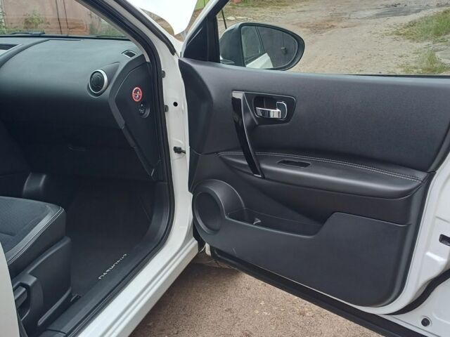 Белый Ниссан Кашкай, объемом двигателя 0 л и пробегом 230 тыс. км за 13650 $, фото 19 на Automoto.ua