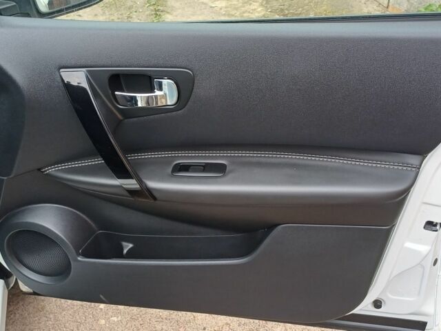 Белый Ниссан Кашкай, объемом двигателя 0 л и пробегом 230 тыс. км за 13650 $, фото 7 на Automoto.ua