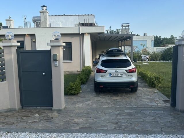 Білий Ніссан Кашкай, об'ємом двигуна 2 л та пробігом 61 тис. км за 17000 $, фото 2 на Automoto.ua