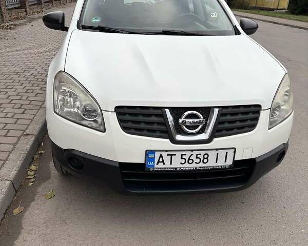 Белый Ниссан Кашкай, объемом двигателя 1.6 л и пробегом 260 тыс. км за 8300 $, фото 2 на Automoto.ua