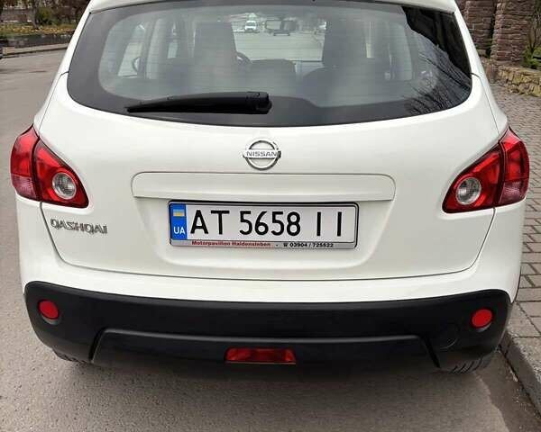 Белый Ниссан Кашкай, объемом двигателя 1.6 л и пробегом 260 тыс. км за 8300 $, фото 1 на Automoto.ua