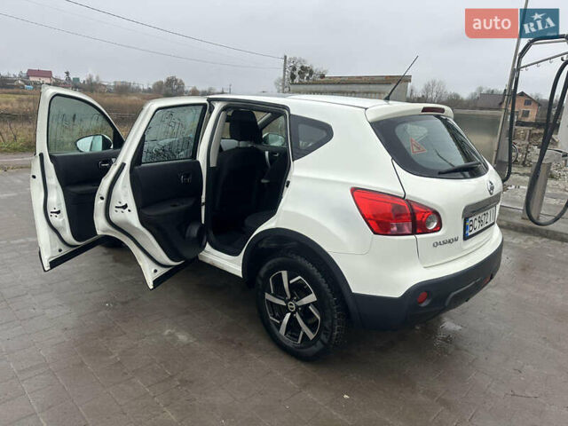 Белый Ниссан Кашкай, объемом двигателя 2 л и пробегом 250 тыс. км за 8000 $, фото 5 на Automoto.ua