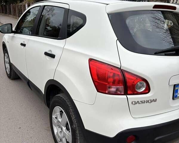 Белый Ниссан Кашкай, объемом двигателя 1.6 л и пробегом 260 тыс. км за 8300 $, фото 3 на Automoto.ua