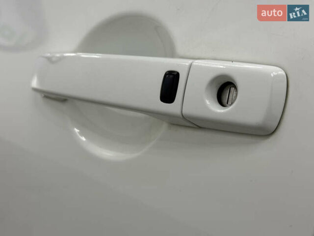 Белый Ниссан Кашкай, объемом двигателя 2 л и пробегом 115 тыс. км за 10300 $, фото 9 на Automoto.ua