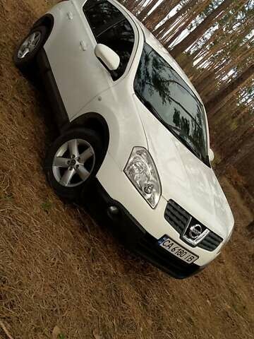 Белый Ниссан Кашкай, объемом двигателя 1.6 л и пробегом 191 тыс. км за 7450 $, фото 4 на Automoto.ua