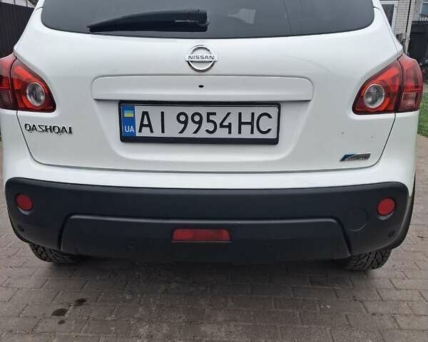 Белый Ниссан Кашкай, объемом двигателя 2 л и пробегом 215 тыс. км за 9500 $, фото 1 на Automoto.ua