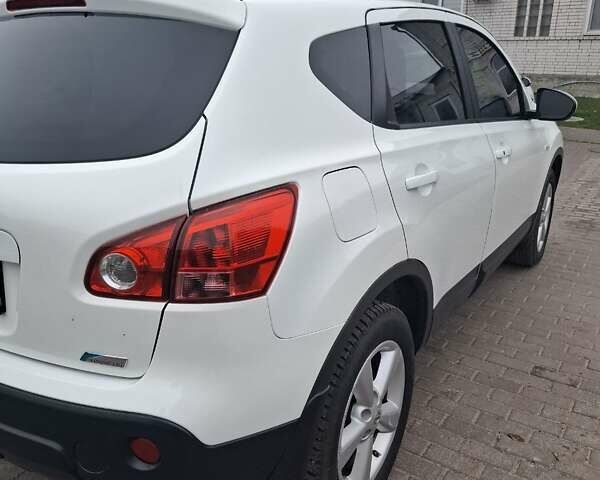 Белый Ниссан Кашкай, объемом двигателя 2 л и пробегом 215 тыс. км за 9500 $, фото 14 на Automoto.ua