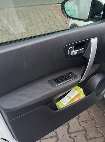 Белый Ниссан Кашкай, объемом двигателя 1.46 л и пробегом 252 тыс. км за 7399 $, фото 14 на Automoto.ua