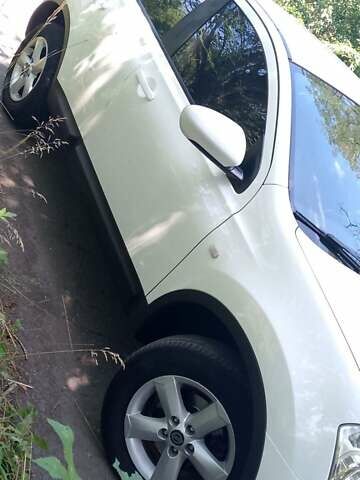 Белый Ниссан Кашкай, объемом двигателя 1.6 л и пробегом 187 тыс. км за 7650 $, фото 7 на Automoto.ua