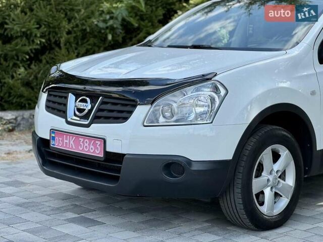 Белый Ниссан Кашкай, объемом двигателя 1.6 л и пробегом 215 тыс. км за 8100 $, фото 6 на Automoto.ua