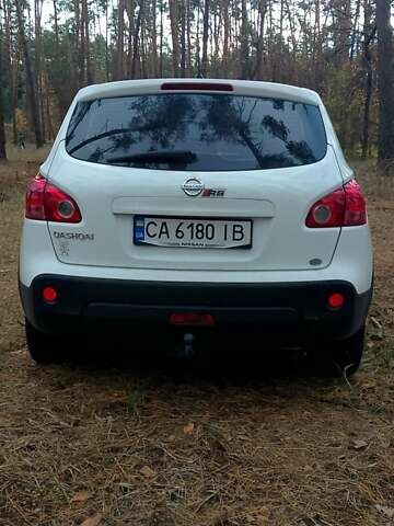 Белый Ниссан Кашкай, объемом двигателя 1.6 л и пробегом 191 тыс. км за 7450 $, фото 3 на Automoto.ua