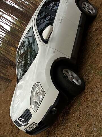 Белый Ниссан Кашкай, объемом двигателя 1.6 л и пробегом 191 тыс. км за 7450 $, фото 1 на Automoto.ua