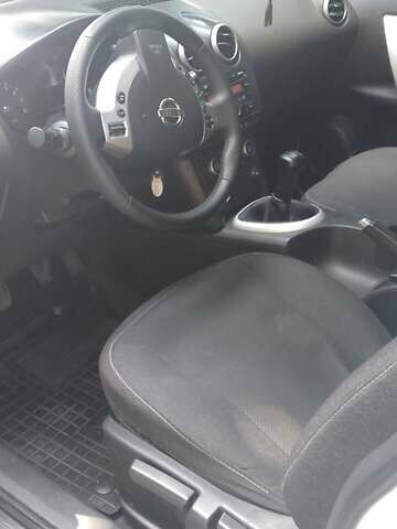 Белый Ниссан Кашкай, объемом двигателя 1.6 л и пробегом 191 тыс. км за 7450 $, фото 6 на Automoto.ua