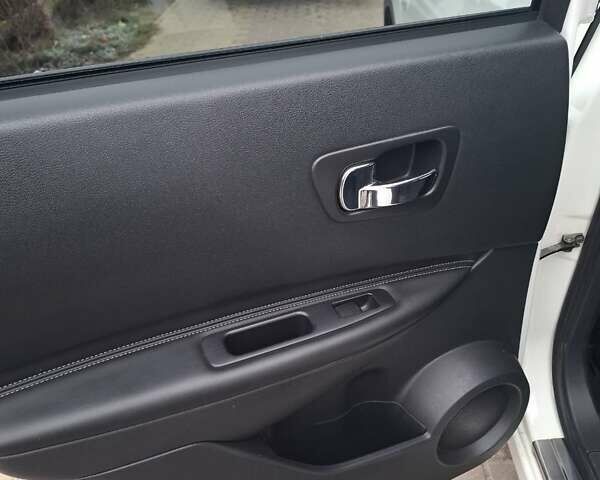 Белый Ниссан Кашкай, объемом двигателя 2 л и пробегом 215 тыс. км за 9500 $, фото 9 на Automoto.ua