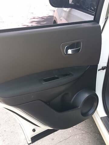 Белый Ниссан Кашкай, объемом двигателя 1.6 л и пробегом 187 тыс. км за 7650 $, фото 10 на Automoto.ua