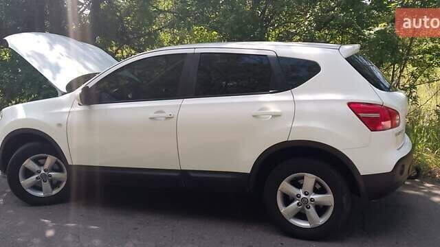 Белый Ниссан Кашкай, объемом двигателя 1.6 л и пробегом 187 тыс. км за 7650 $, фото 9 на Automoto.ua