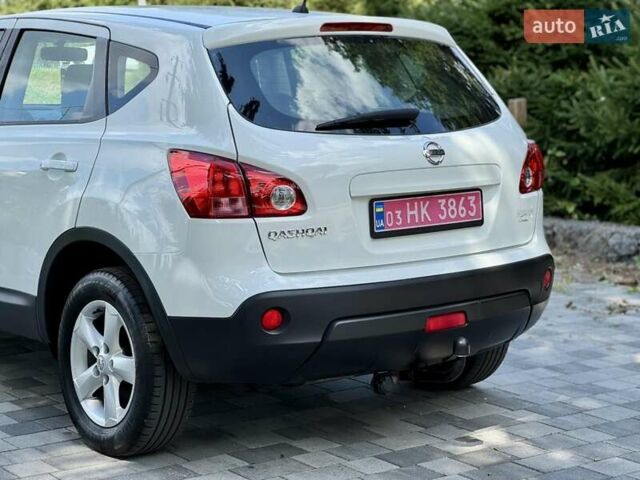 Белый Ниссан Кашкай, объемом двигателя 1.6 л и пробегом 215 тыс. км за 8100 $, фото 4 на Automoto.ua