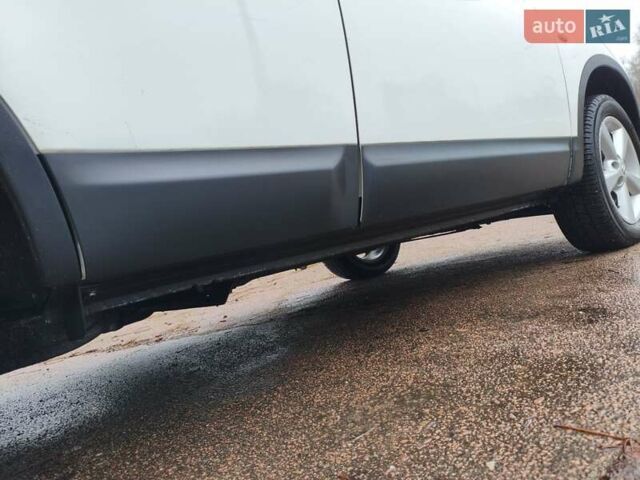 Белый Ниссан Кашкай, объемом двигателя 1.6 л и пробегом 152 тыс. км за 8350 $, фото 24 на Automoto.ua