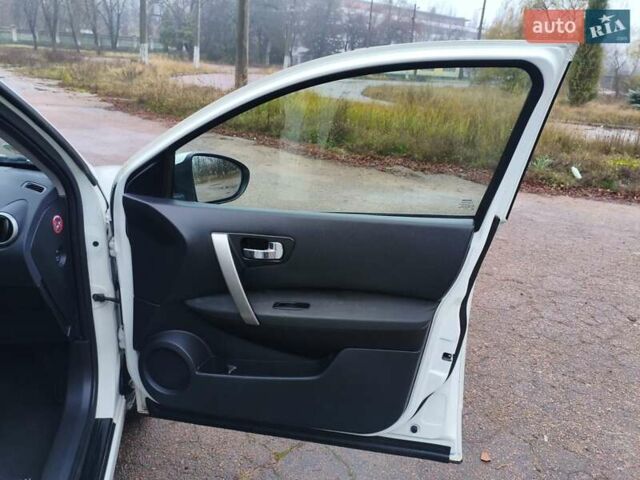 Белый Ниссан Кашкай, объемом двигателя 1.6 л и пробегом 152 тыс. км за 8350 $, фото 44 на Automoto.ua