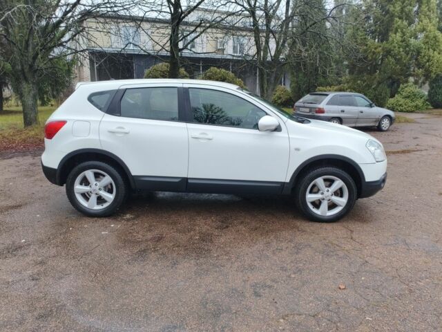 Белый Ниссан Кашкай, объемом двигателя 1.6 л и пробегом 152 тыс. км за 8350 $, фото 3 на Automoto.ua