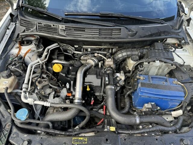 Белый Ниссан Кашкай, объемом двигателя 1.5 л и пробегом 300 тыс. км за 6450 $, фото 6 на Automoto.ua