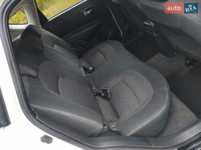 Белый Ниссан Кашкай, объемом двигателя 1.6 л и пробегом 152 тыс. км за 8350 $, фото 45 на Automoto.ua