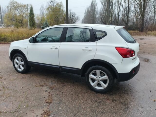 Белый Ниссан Кашкай, объемом двигателя 1.6 л и пробегом 152 тыс. км за 8350 $, фото 6 на Automoto.ua