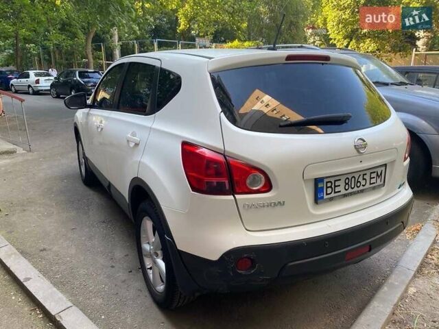 Белый Ниссан Кашкай, объемом двигателя 2 л и пробегом 134 тыс. км за 11000 $, фото 4 на Automoto.ua