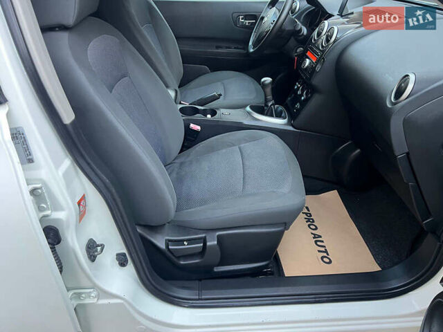 Белый Ниссан Кашкай, объемом двигателя 1.6 л и пробегом 159 тыс. км за 8499 $, фото 15 на Automoto.ua