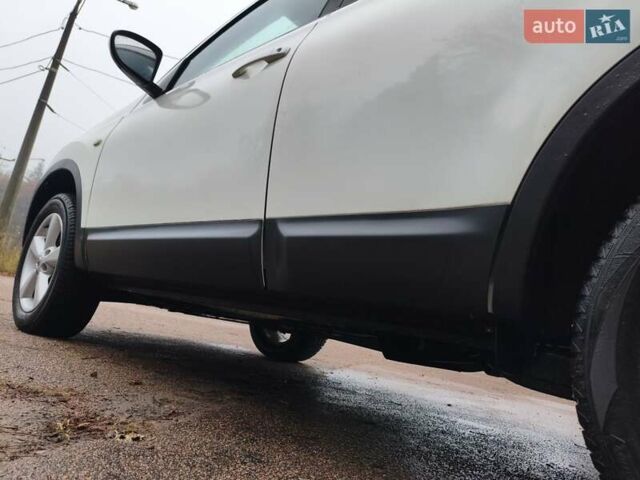 Белый Ниссан Кашкай, объемом двигателя 1.6 л и пробегом 152 тыс. км за 8350 $, фото 23 на Automoto.ua