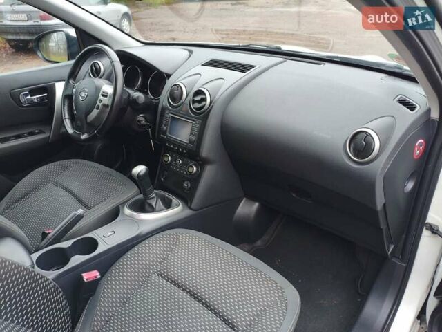 Белый Ниссан Кашкай, объемом двигателя 1.6 л и пробегом 152 тыс. км за 8350 $, фото 33 на Automoto.ua