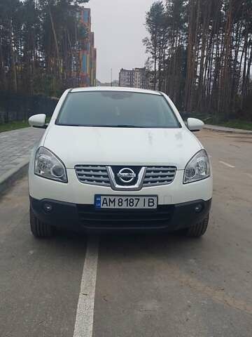 Белый Ниссан Кашкай, объемом двигателя 1.46 л и пробегом 183 тыс. км за 9599 $, фото 4 на Automoto.ua